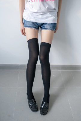 (Field of Wind)_NO.113_Schwarze Seiden-Jeansshorts mit schmaler Taille (47P)