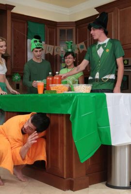 (Suchen Sie online nach großen Serien) Riley Star – Pounded On St Pattys 2 (100P)