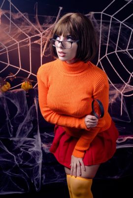 Valentina Kryp – Velma Dinkley