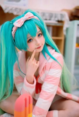 Hatsune Miku Pyjama ver @万万不 Bend (9P)