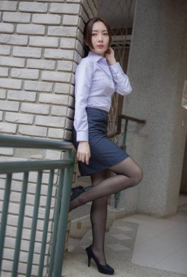 (Taiwan-Modell mit schönen Beinen) Langbeiniges, schönes Model Lin Hua OL, Uniform, High Heels, schöne Beine, Außenaufnahme (51P)