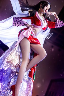 One Piece Queen @coser Elegance (Foto: @leaderShadow) (A-3 Internationale Animations- und Spieleausstellung) (9P)